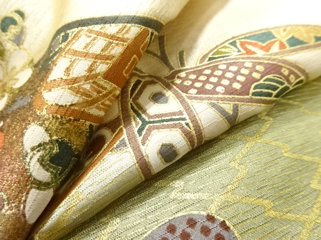  地紙に松竹梅模様訪問着